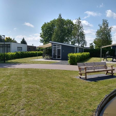 Lathumlodge Met Parkvoorzieningen Экстерьер фото