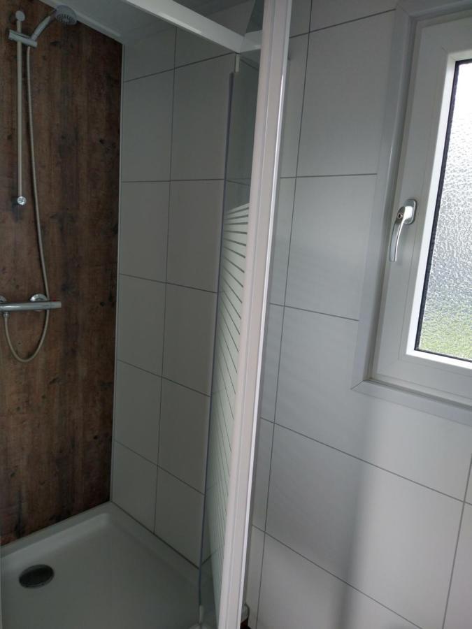 Lathumlodge Met Parkvoorzieningen Экстерьер фото
